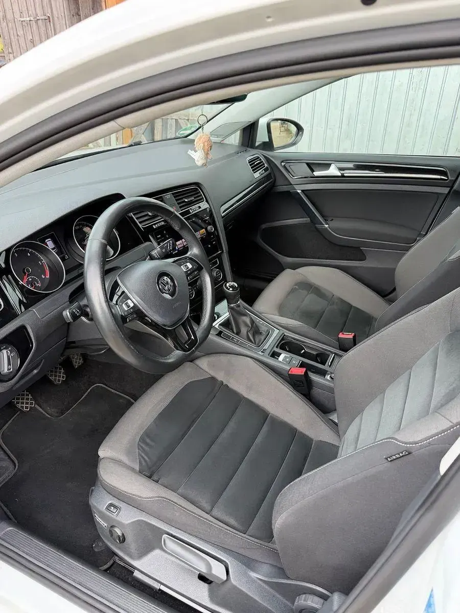 Gebraucht VW Golf VII 150 PS (110 kW) 2019 Weiß Limousine