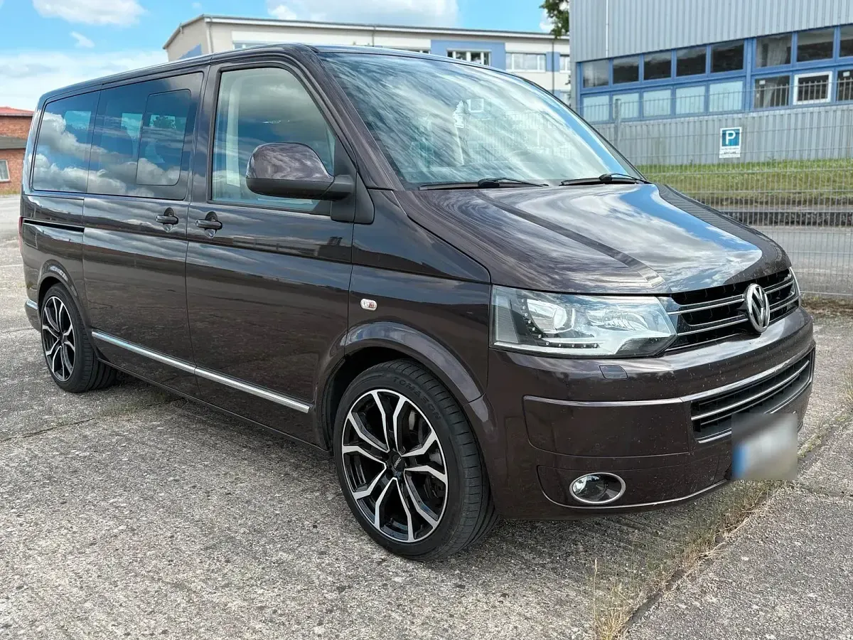 Gebraucht VW Multivan Highline 180 PS (132 kW) 2012 Braun Van / Kleinbus