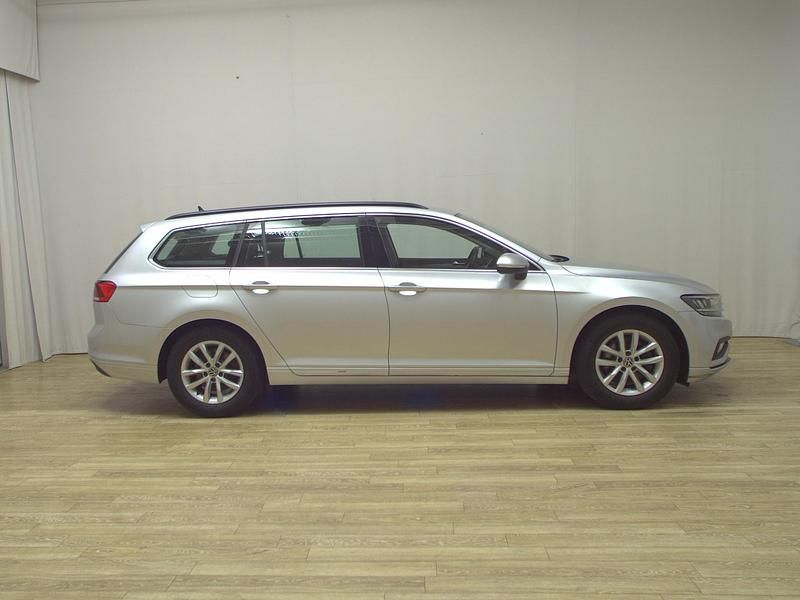 Grau Gebraucht 2021 VW Passat Business Kombi | 20.680 € (Superpreis) - Bild 1/4