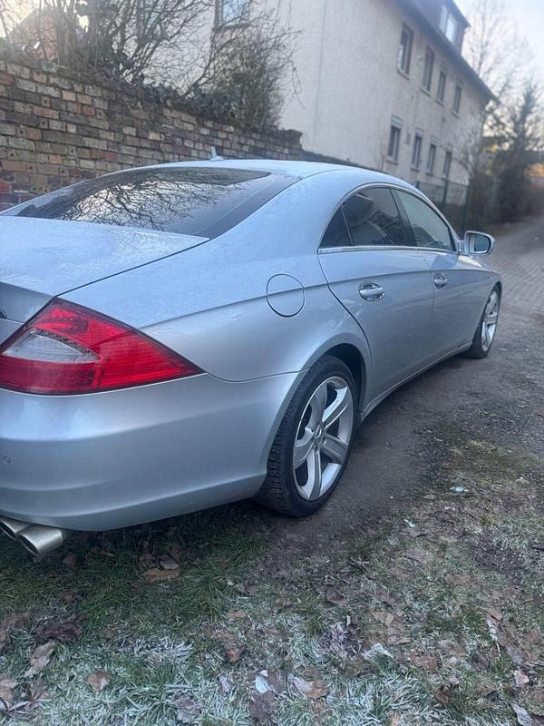 Gebraucht Mercedes CLS320 224 PS (164 kW) 2009 Silber Coupé
