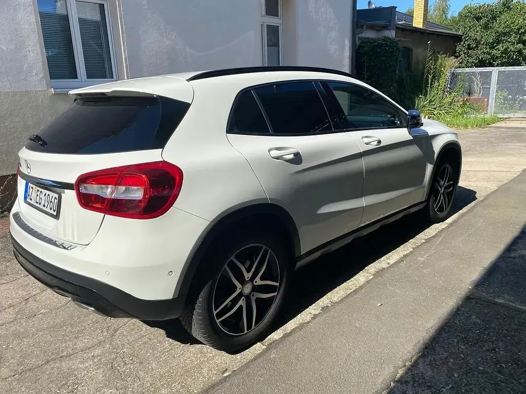 Gebraucht Mercedes GLA200 156 PS (114 kW) 2017 Weiß SUV