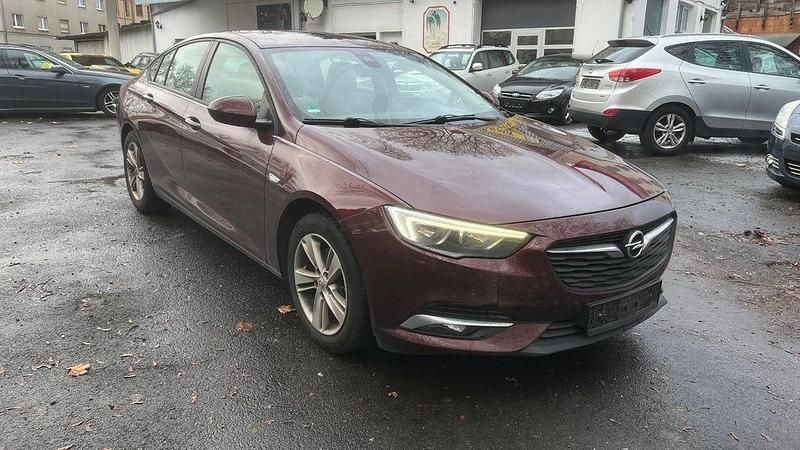 Rot Gebraucht 2018 Opel Insignia Edition Limousine | 6.950 € (Etwas zu teuer) - Bild 1/4