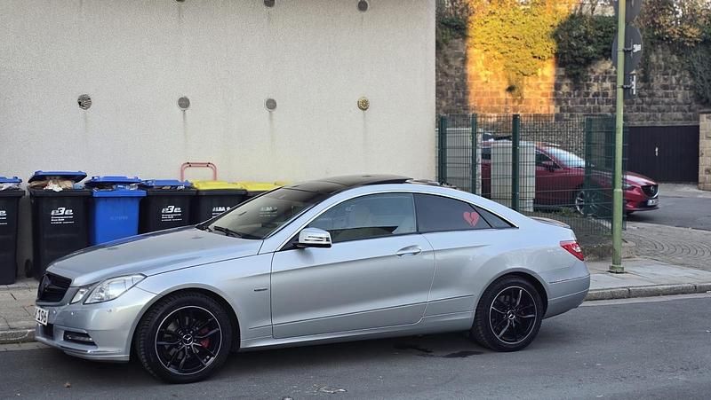 Silber Gebraucht 2012 Mercedes E250 Coupé | 14.500 € (Etwas zu teuer) - Bild 1/4