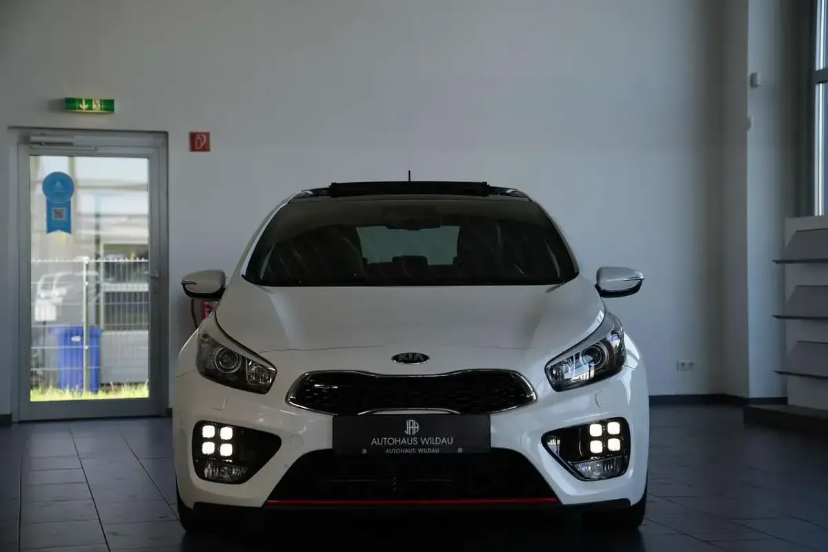 Gebraucht Kia Ceed GT-Track 204 PS (150 kW) 2016 Weiß Kleinwagen
