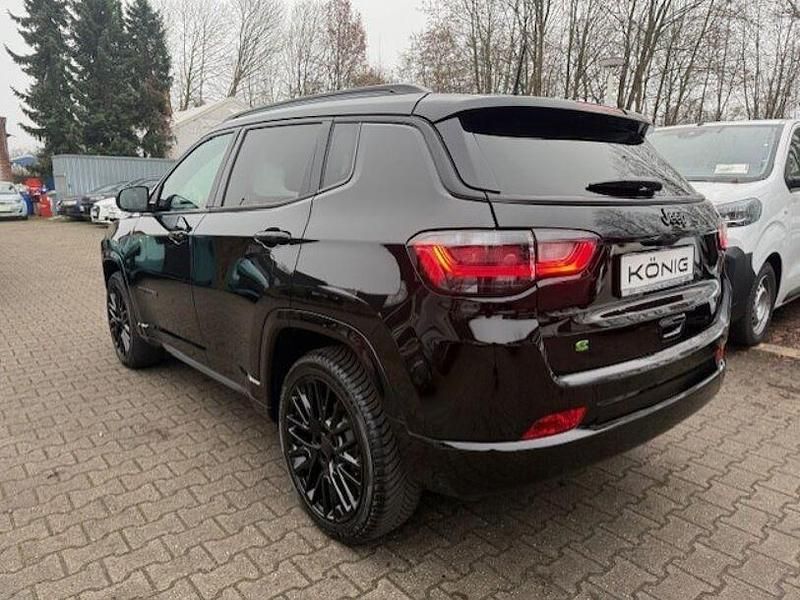 Second-hand Jeep Compass 131 CP (96 kW) 2023 Negru SUV