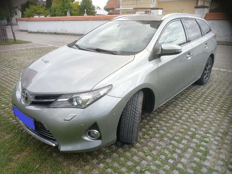 Silber Gebraucht 2015 Toyota Auris Touring Sports Sport Kombi | 10.500 € (Fairer Preis) - Bild 1/4