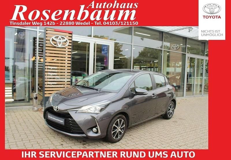Grau Gebraucht 2018 Toyota Yaris Team Kleinwagen | 11.990 € (Fairer Preis) - Bild 1/3