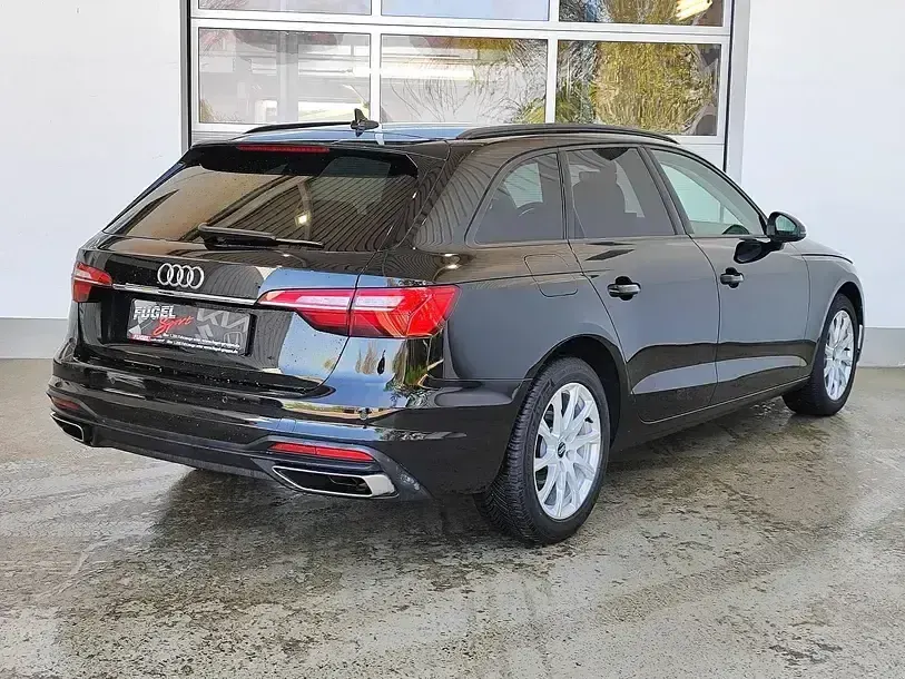 Gebraucht Audi A4 Comfort 190 PS (139 kW) 2022 Mythosschwarz metallic Kombi