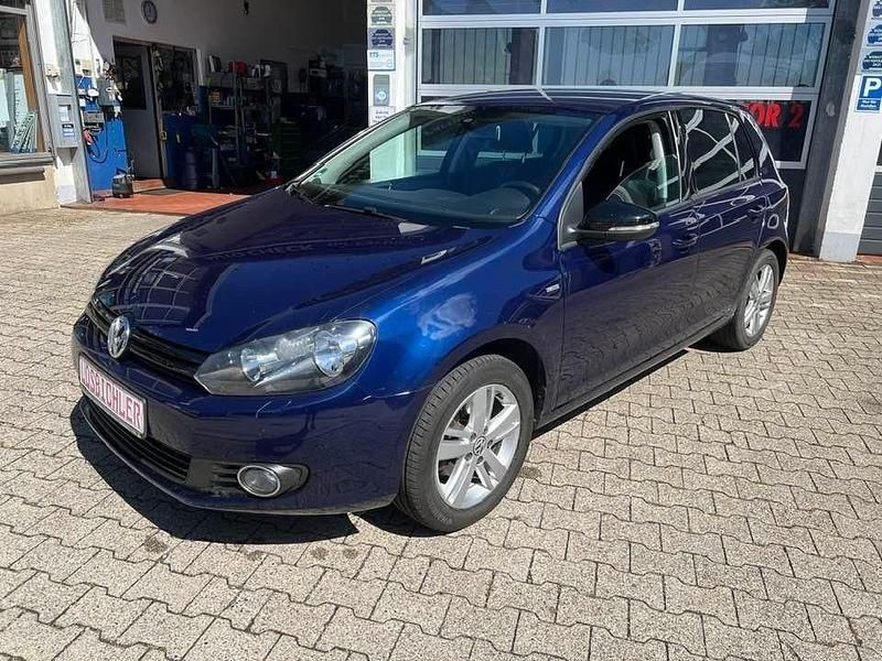 Gebraucht VW Golf VII Match 105 PS (77 kW) 2012 Blau Limousine