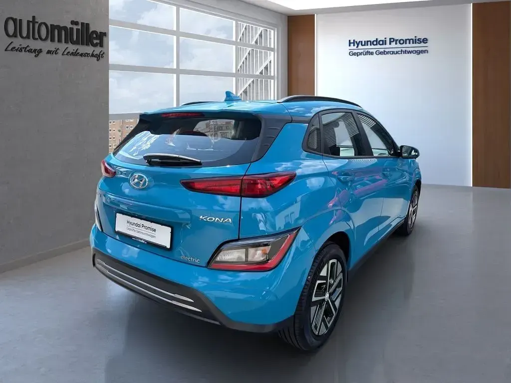 Gebraucht Hyundai Kona 100 kW (136 PS) 2022 Blau SUV