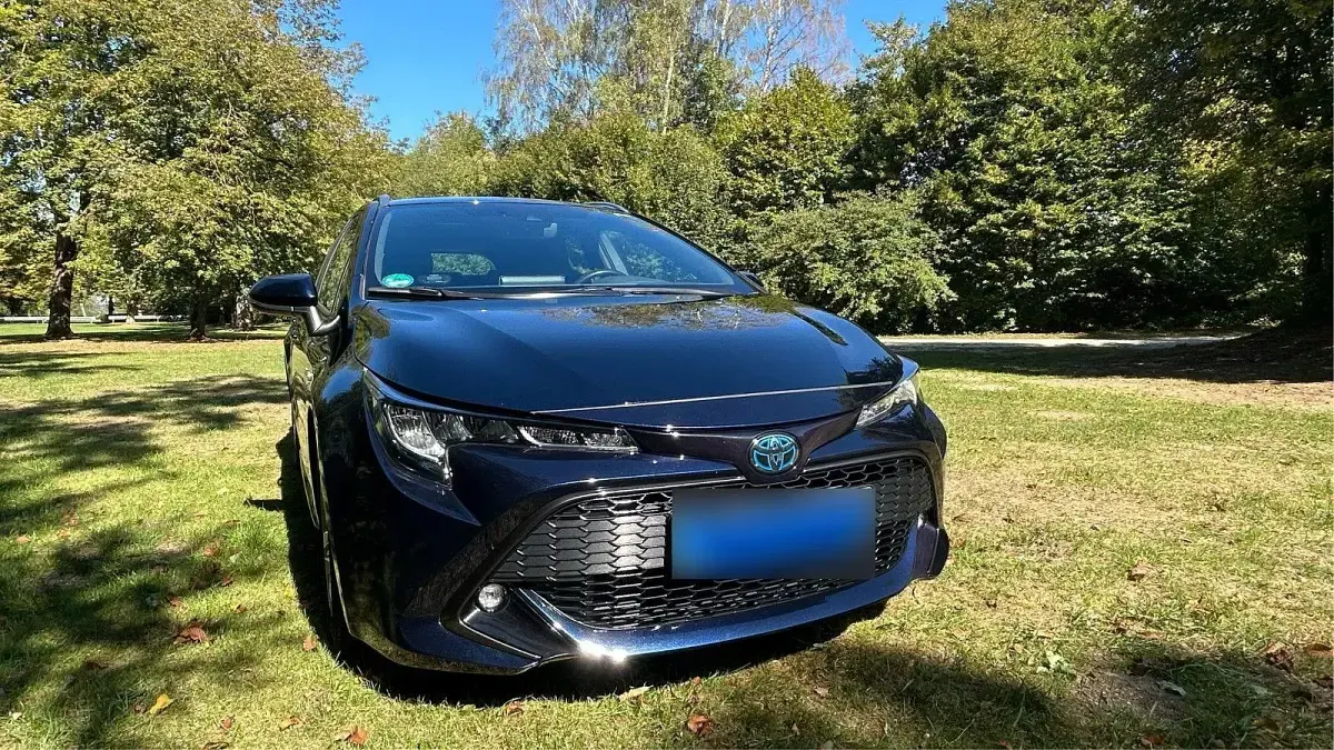 Gebraucht Toyota Corolla Business Edition 184 PS (135 kW) 2021 Blau Kombi