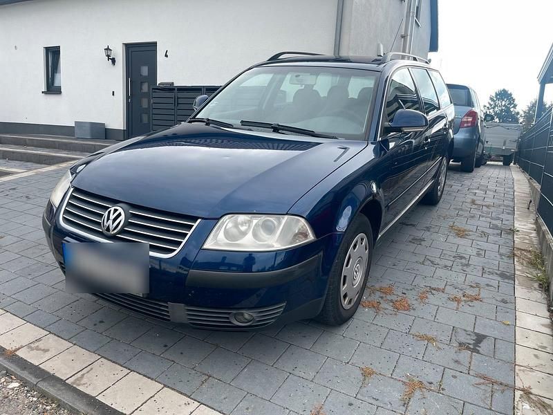 Blau Gebraucht 2004 VW Passat Kombi | 1.950 € (Fairer Preis) - Bild 1/4