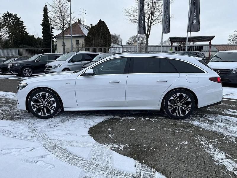 Gebraucht Mercedes E300 Avantgarde 313 PS (230 kW) 2025 Weiß Limousine