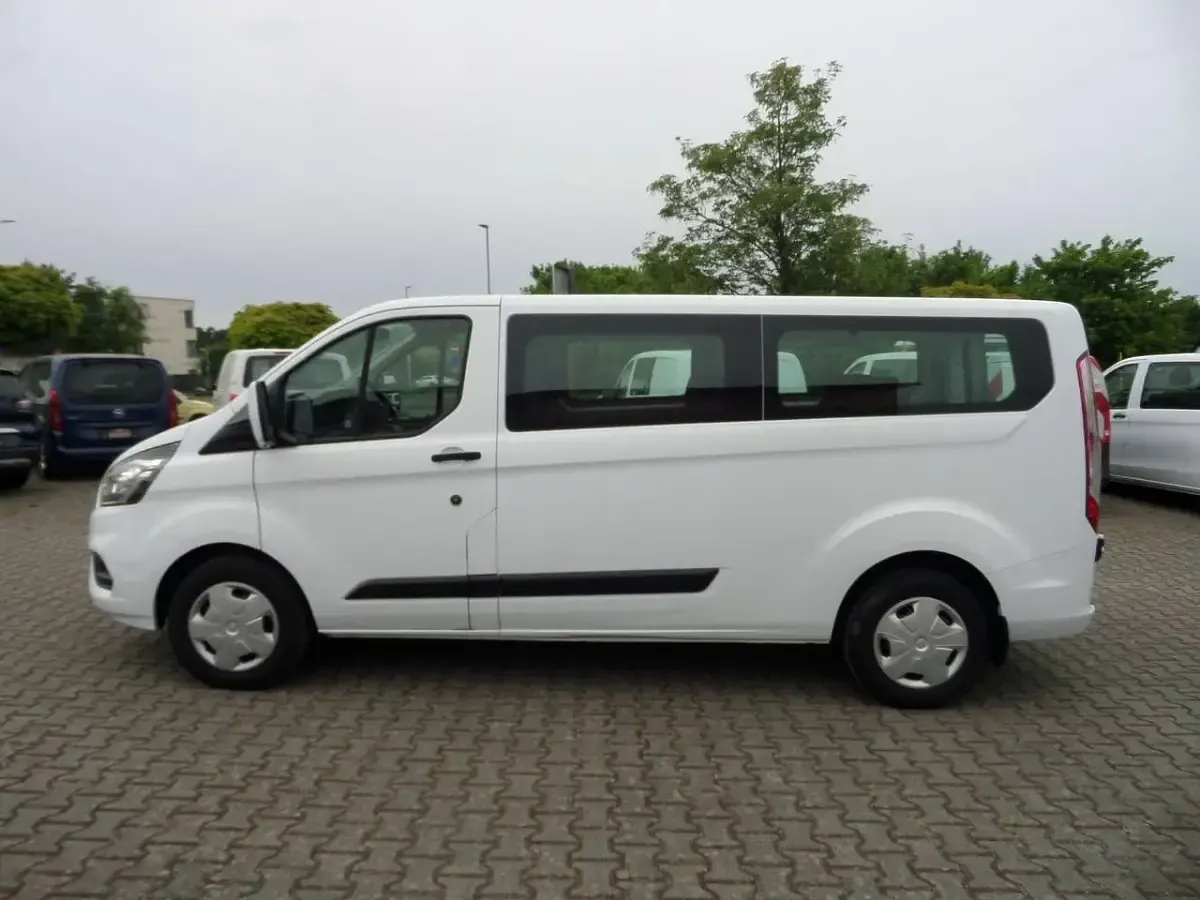 Gebraucht Ford Tourneo 131 PS (96 kW) 2019 Frostweiß Kombi