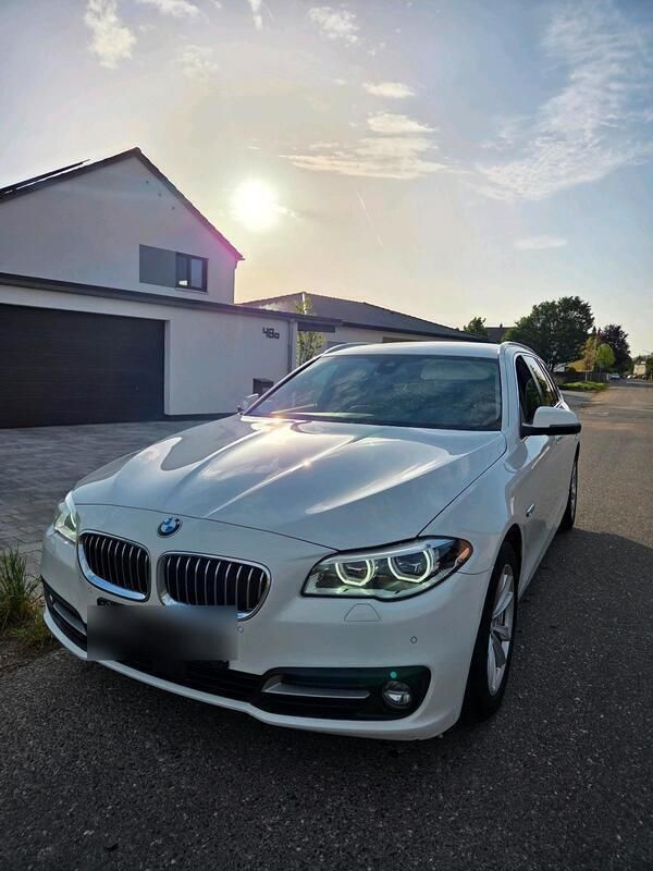 Weiß Gebraucht 2016 BMW 520 Sport Line Kombi | 10.900 € (Superpreis) - Bild 1/4