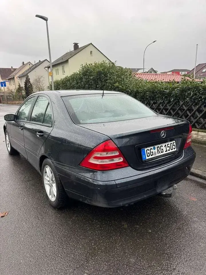 Gebraucht Mercedes 180 105 PS (77 kW) 2004 Limousine