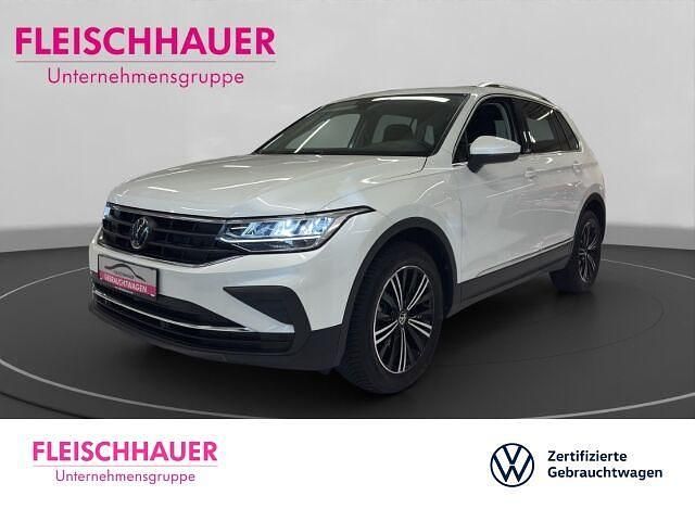 Gebraucht VW Tiguan Move 122 PS (89 kW) 2023 Weiss SUV