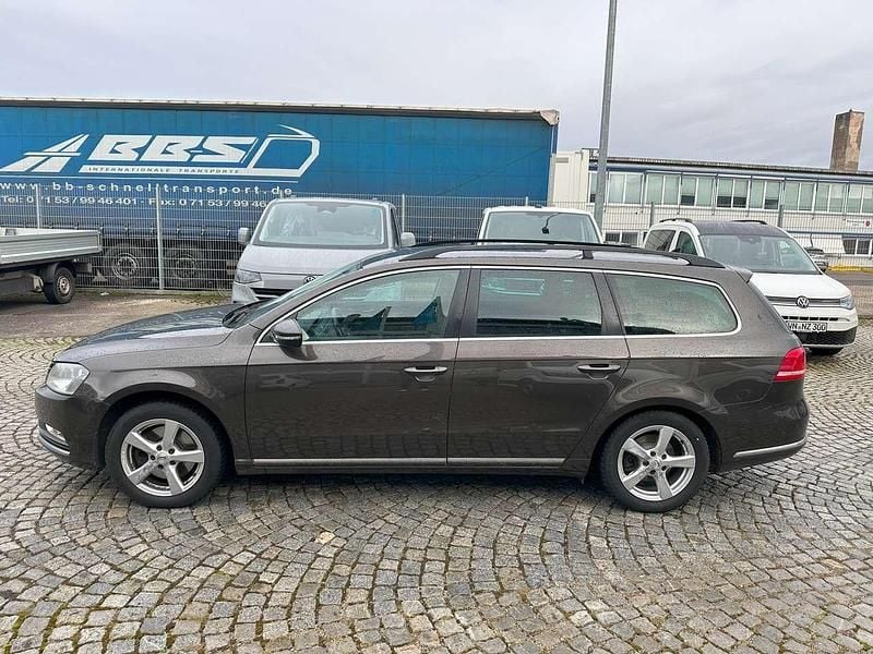 Gebraucht VW Passat Comfortline 122 PS (89 kW) 2013 Black oak brown metallic Kombi