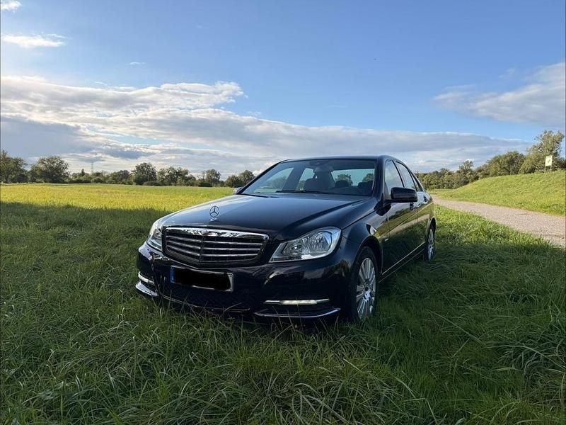 Schwarz Gebraucht 2011 Mercedes C180 Elegance Limousine | 8.999 € (Guter Preis) - Bild 1/4
