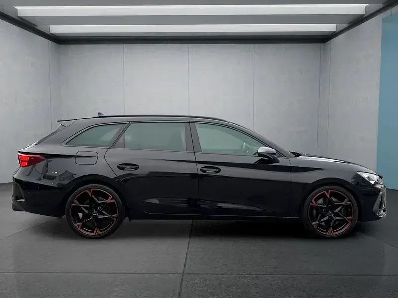 Usata Cupra Leon 333 CV (244 kW) 2025 Nero Station wagon
