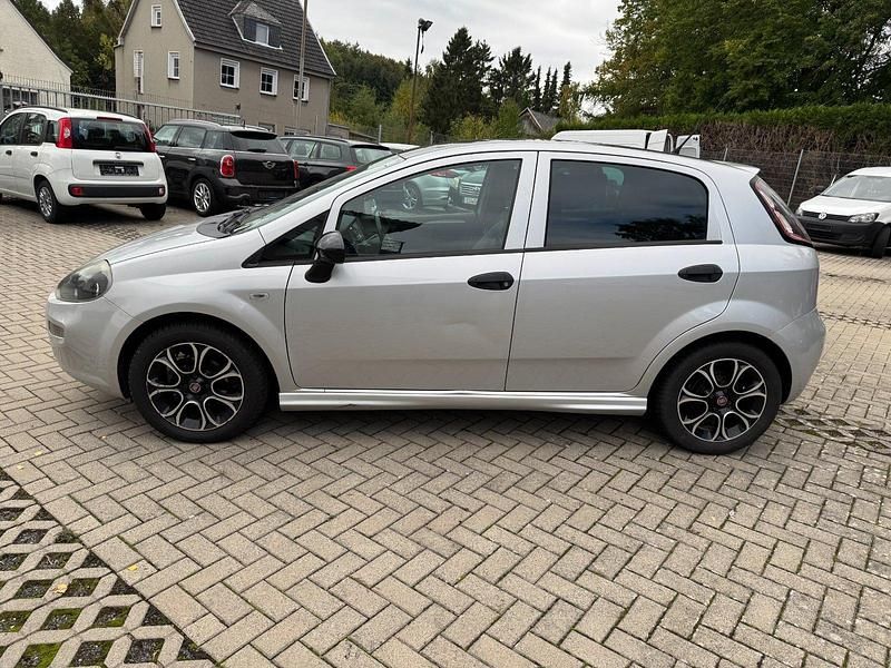 Gebraucht Fiat Punto Pop 69 PS (50 kW) 2015 Grau Limousine