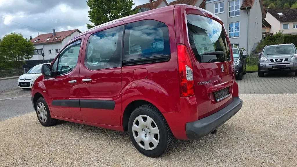 Gebraucht Peugeot Partner Family 90 PS (66 kW) 2012 Rot Van / Kleinbus