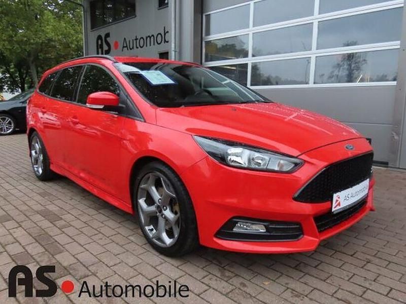 Rot Gebraucht 2018 Ford Focus ST Kombi | 15.990 € (Guter Preis) - Bild 1/4