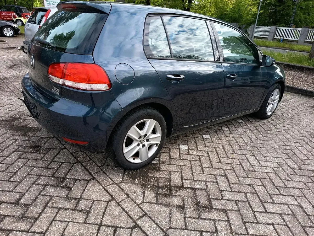 Gebraucht VW Golf VI 105 PS (77 kW) 2010 Blau Kleinwagen
