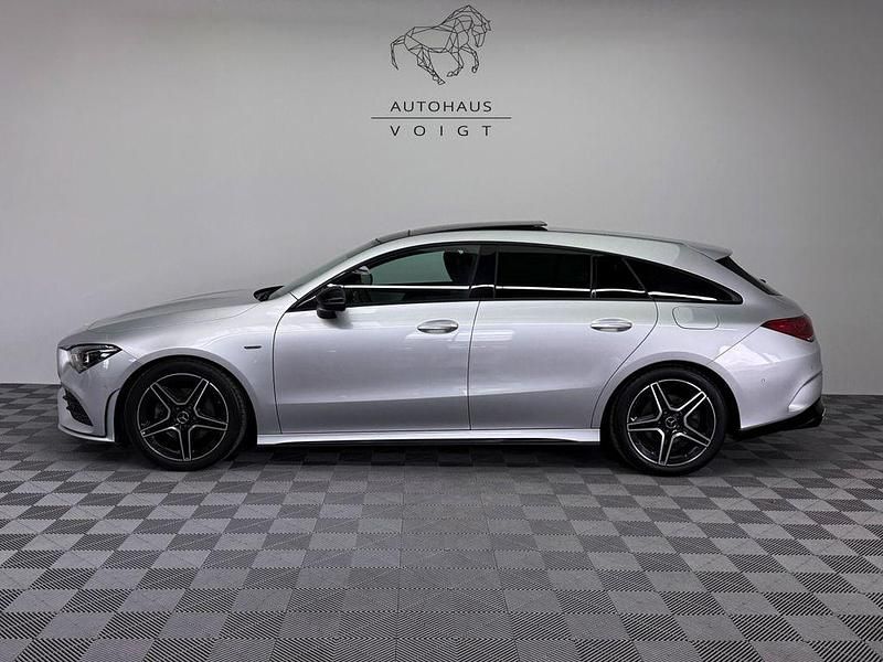 Silber Gebraucht 2022 Mercedes CLA200 Shooting Brake AMG Kombi | 27.000 € (Fairer Preis) - Bild 1/4