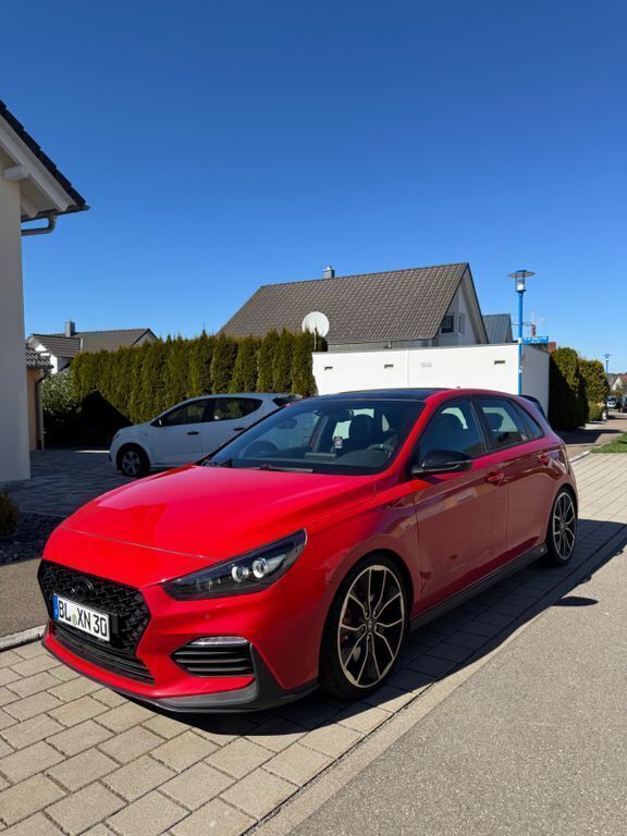 Rot Gebraucht 2019 Hyundai i30 Limousine | 22.000 € (Guter Preis) - Bild 1/4