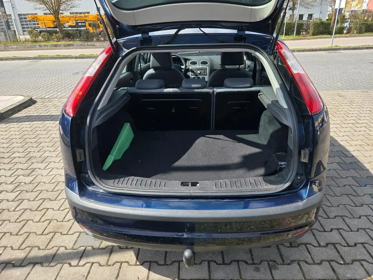 Gebraucht Ford Focus Trend 101 PS (74 kW) 2005 Blau Kombi