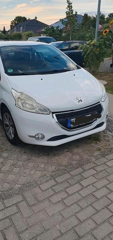 Weiß Gebraucht 2013 Peugeot 208 Kleinwagen | 5.200 € (Teuer) - Bild 1/4