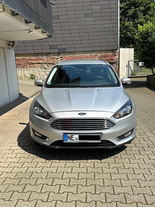 Silber Gebraucht 2017 Ford Focus Titanium Kombi | 6.200 € (Superpreis) - Bild 1/4