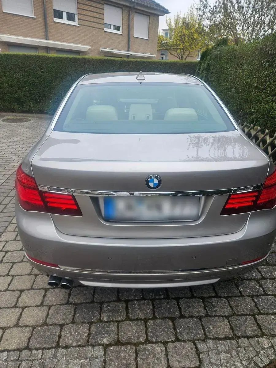 Gebraucht BMW 730 Exclusive 258 PS (189 kW) 2014 Grau Limousine