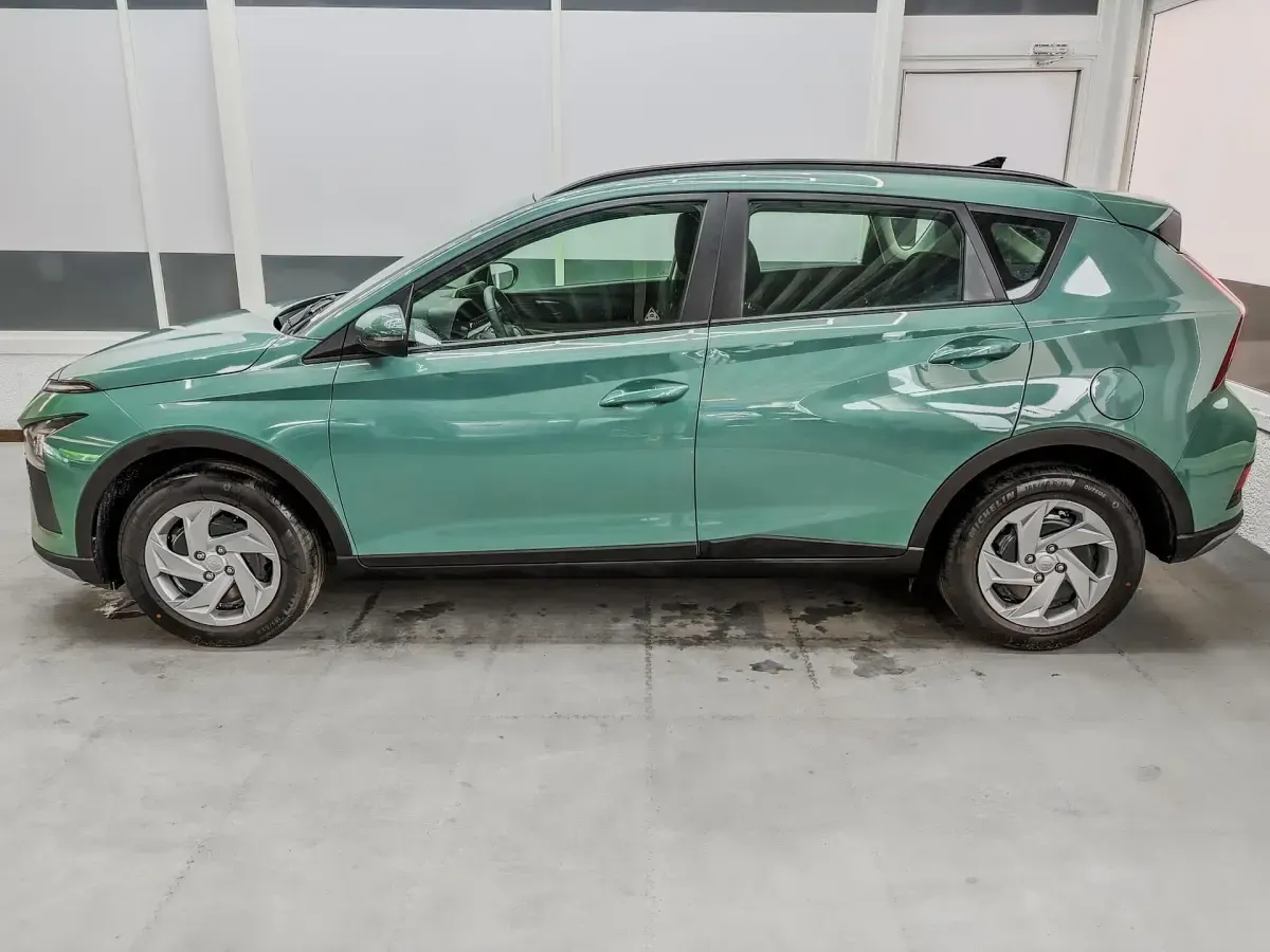 Neu Hyundai Bayon Life 90 PS (66 kW) 2026 Mangrove green mg2 SUV
