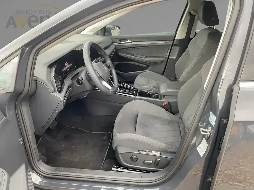 Gebraucht VW Golf VIII Style 190 PS (139 kW) 2024 Grau Limousine