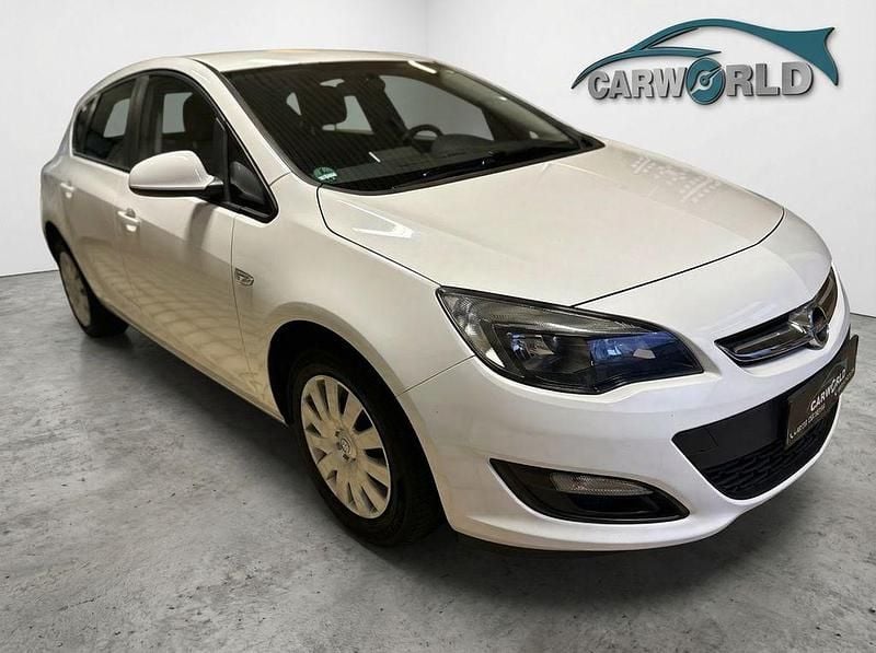 Gebraucht Opel Astra Selection 101 PS (74 kW) 2014 Weiß Limousine