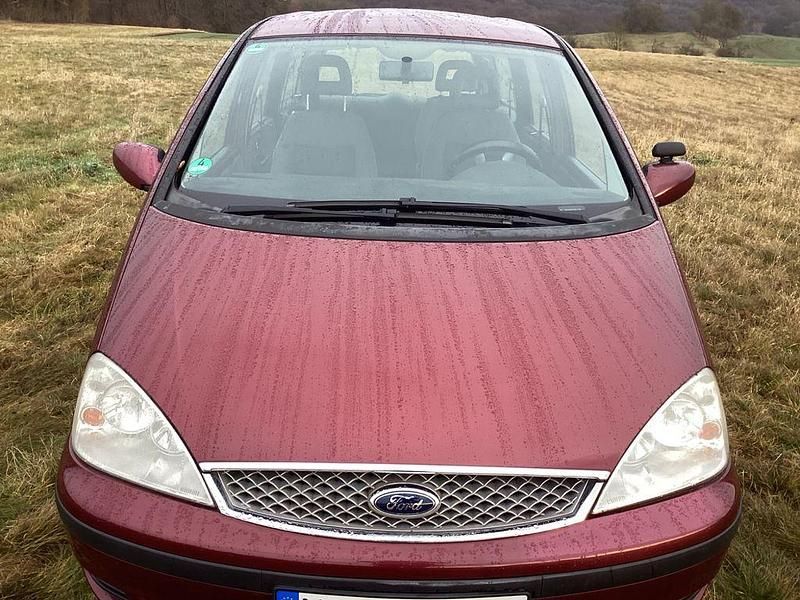 Rot Gebraucht 2004 Ford Galaxy Trend Van / Kleinbus | 1.950 € (Guter Preis) - Bild 1/4