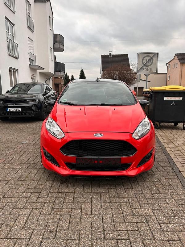 Rot Gebraucht 2017 Ford Fiesta ST-Line Kleinwagen | 9.500 € (Guter Preis) - Bild 1/4