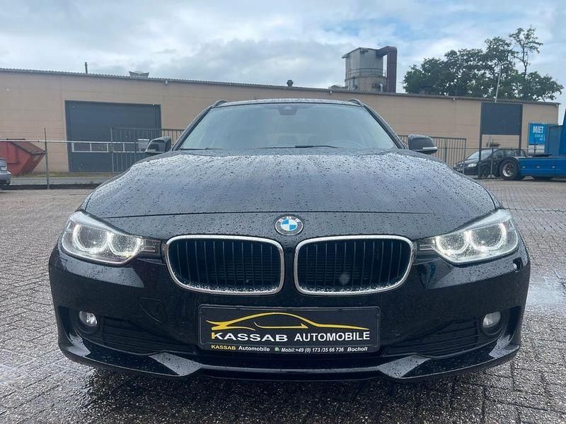 Schwarz Gebraucht 2014 BMW 318 Comfort Edition Kombi | 7.900 € (Superpreis) - Bild 1/4