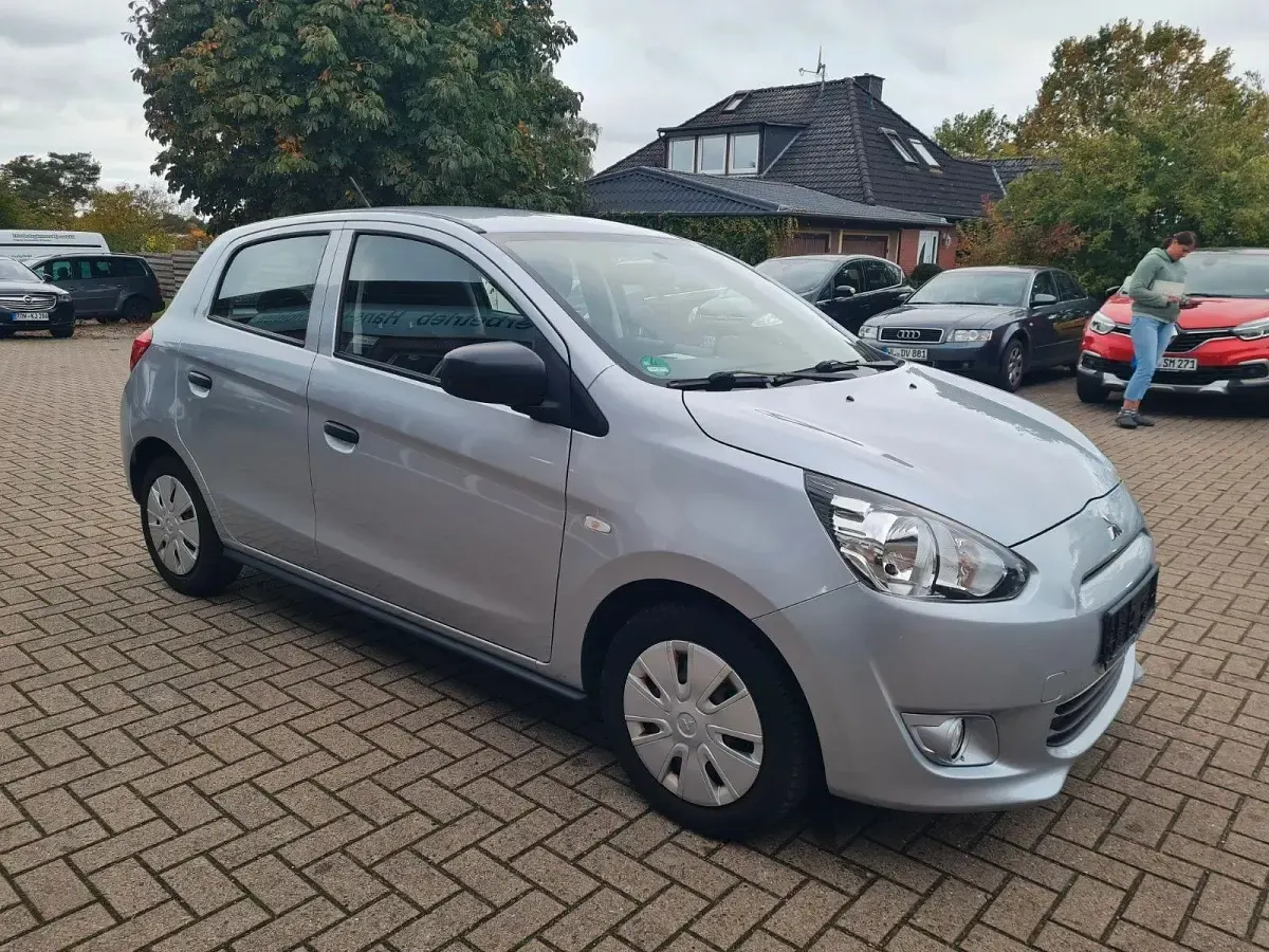 Gebraucht Mitsubishi Space Star Diamant Edition 71 PS (52 kW) 2016 Silber Kleinwagen