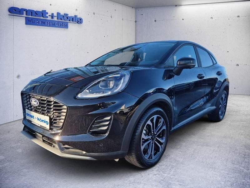 Agate black metallic Gebraucht 2024 Ford Puma Titanium SUV | 26.490 € (Fairer Preis) - Bild 1/4