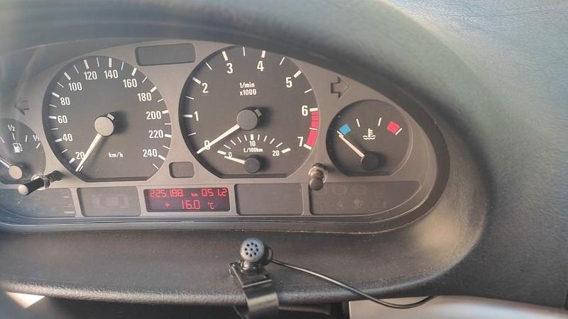 Silber Gebraucht 2000 BMW 320 Kombi | 2.000 € (Superpreis) - Bild 1/4