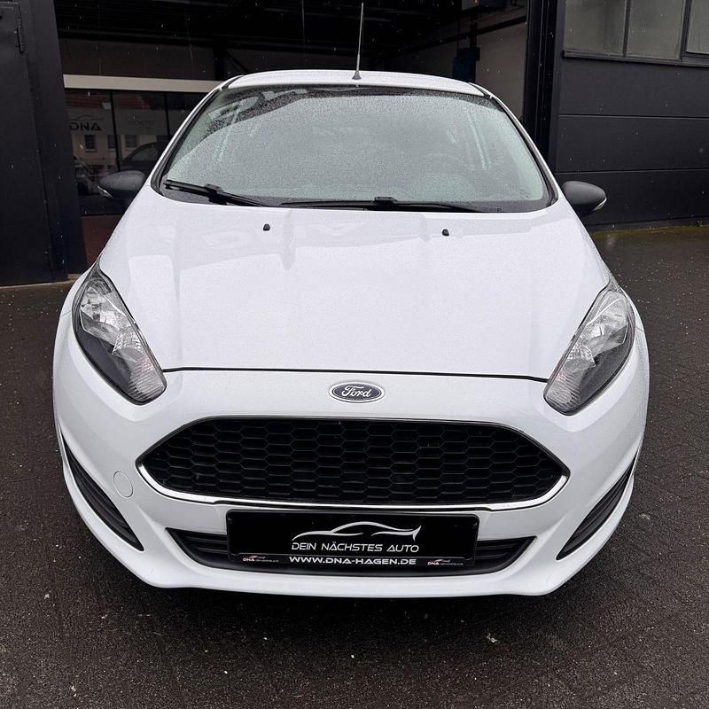 Gebraucht Ford Fiesta Ambiente 60 PS (44 kW) 2016 Weiß Kleinwagen