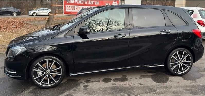 Gebraucht Mercedes B220 184 PS (135 kW) 2013 Schwarz Van / Kleinbus