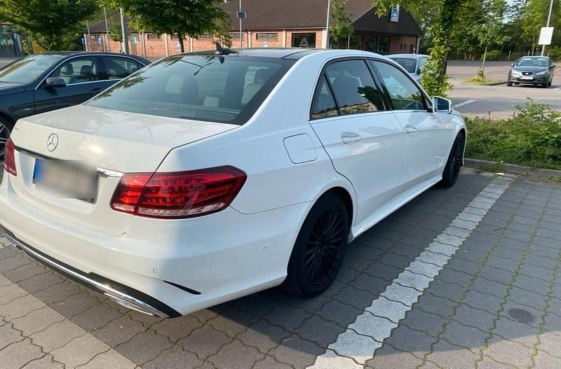 Gebraucht Mercedes E250 AMG line 204 PS (150 kW) 2016 Weiß Limousine
