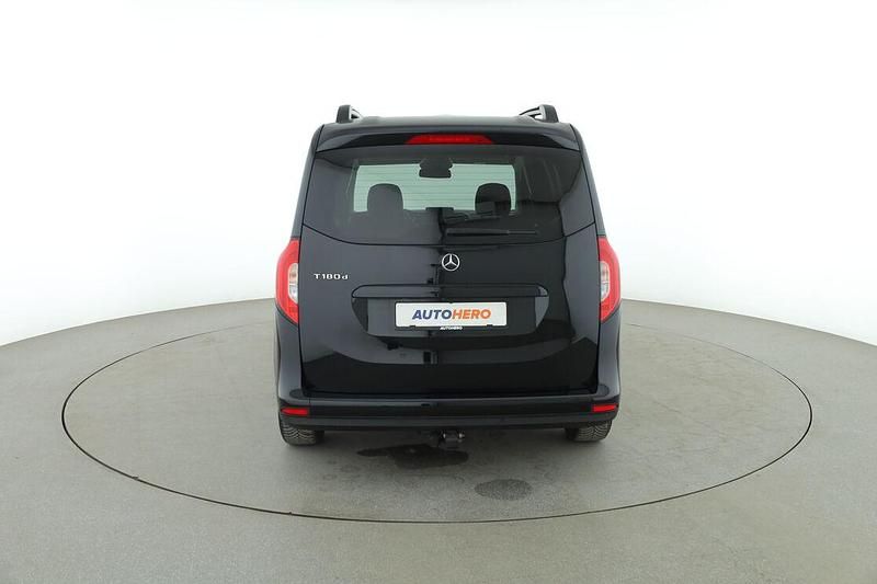Gebraucht Mercedes T180 Style 116 PS (85 kW) 2023 Schwarz Van / Kleinbus