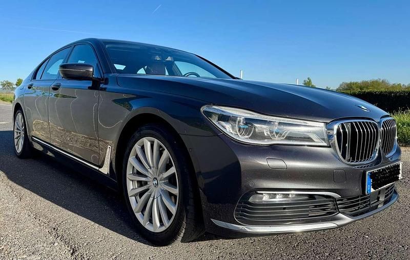 Gebraucht BMW 730 265 PS (194 kW) 2019 Grau Limousine
