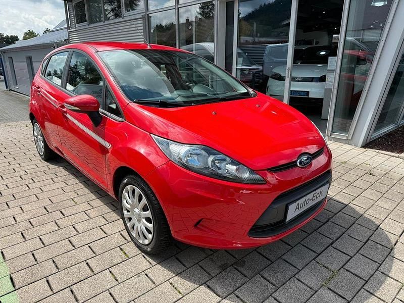 Rot Gebraucht 2012 Ford Fiesta Trend Kleinwagen | 4.990 € (Fairer Preis) - Bild 1/4
