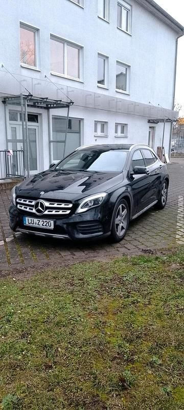 Gebraucht Mercedes GLA220 177 PS (130 kW) 2018 Schwarz SUV
